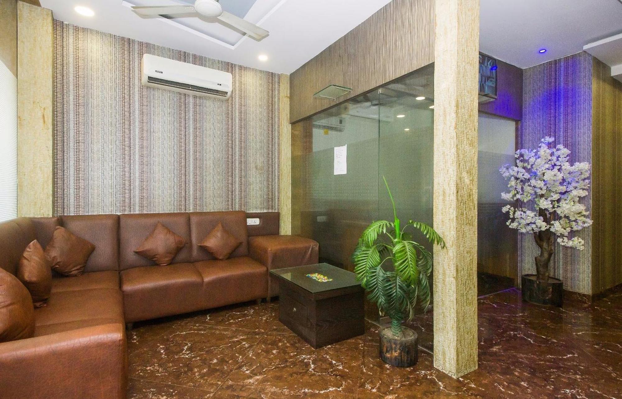Capital O Hotel Pearl Near Us Embassy Bombaim Exterior foto